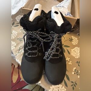 JBU Black with Black Sherpa Boots. NIB size 10 medium.